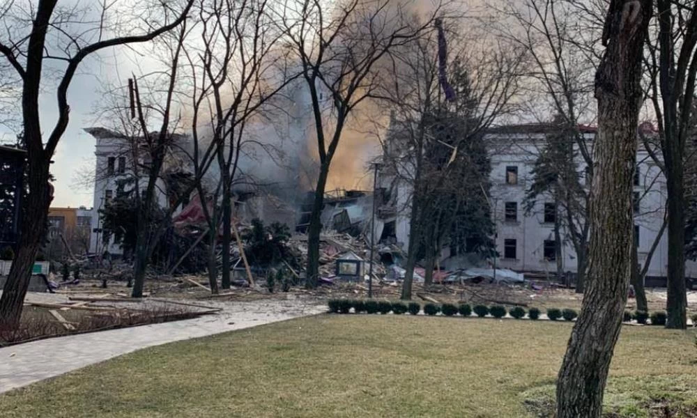 ΕΚΤΑΚΤΟ-Μιλούν για βόμβα σε θέατρο-καταφύγιο αμάχων στην Μαριούπολη-Εικόνες φρίκης